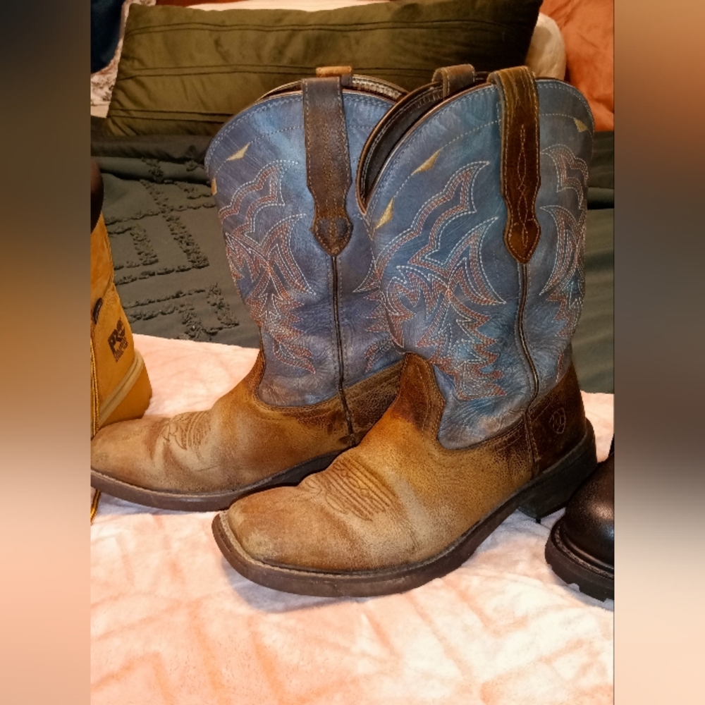 Ariat Woman's Cowgirl boots low heel with original box